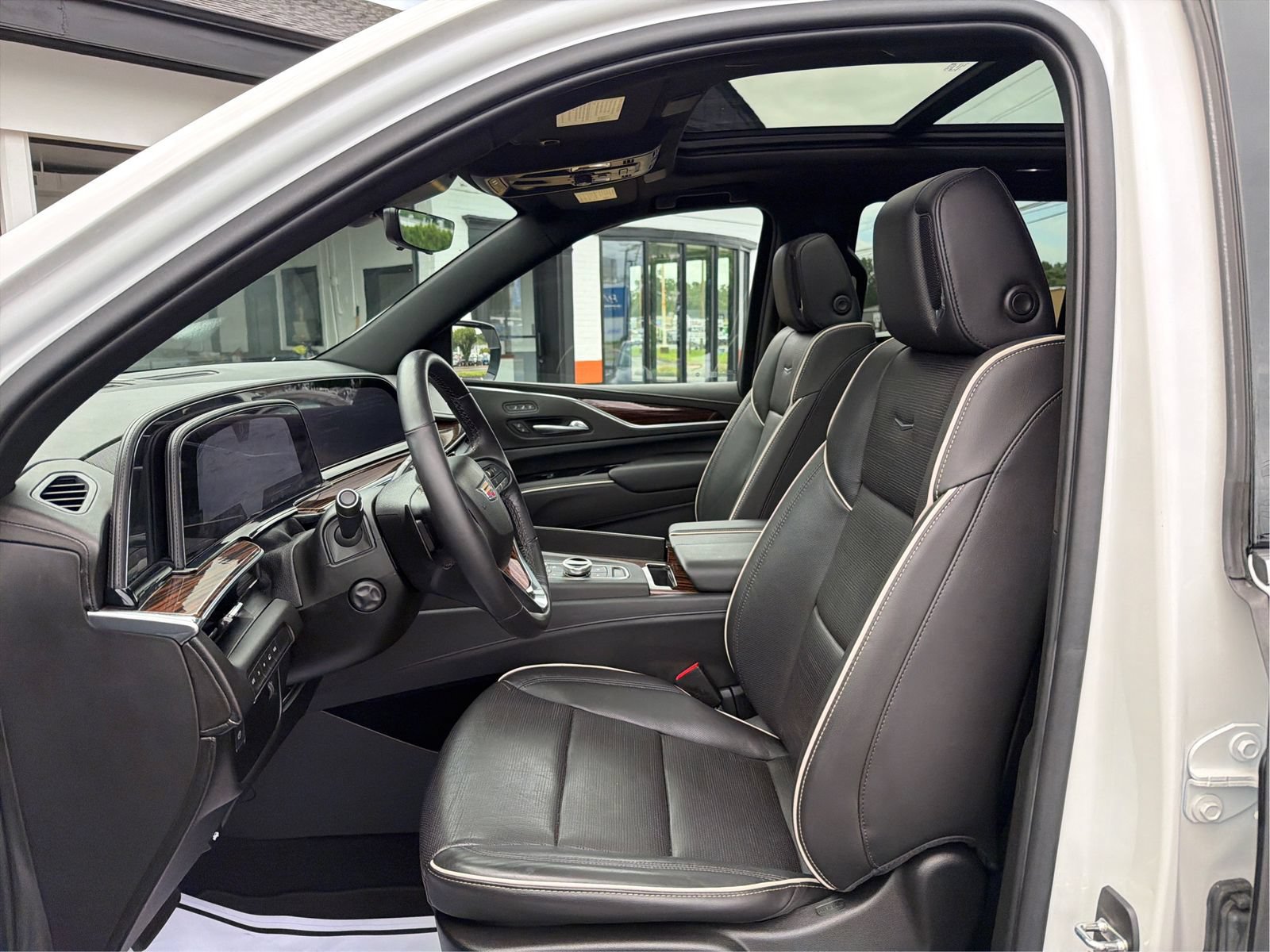 Certified 2021 Cadillac Escalade Premium Luxury AWD/4WD image 9