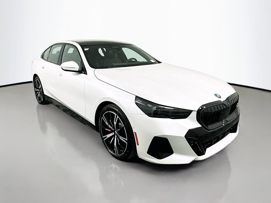 Used 2026 BMW 550e xDrive image 3