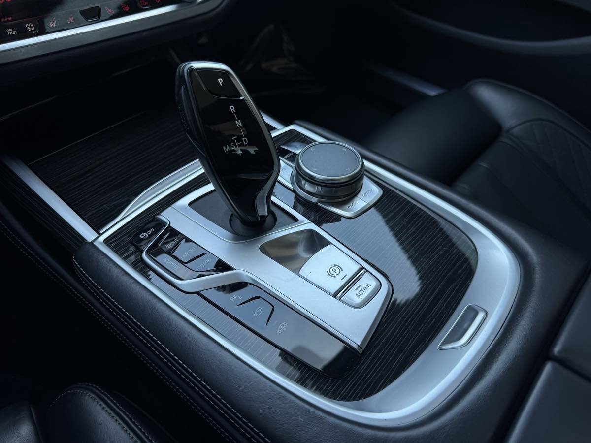 Used 2020 BMW 740i w/ M Sport Package image 26