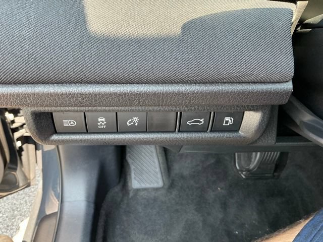 Used 2025 Toyota Camry LE FWD image 19