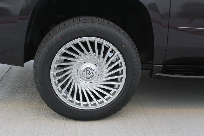 Used 2017 Chevrolet Suburban LT RWD image 46