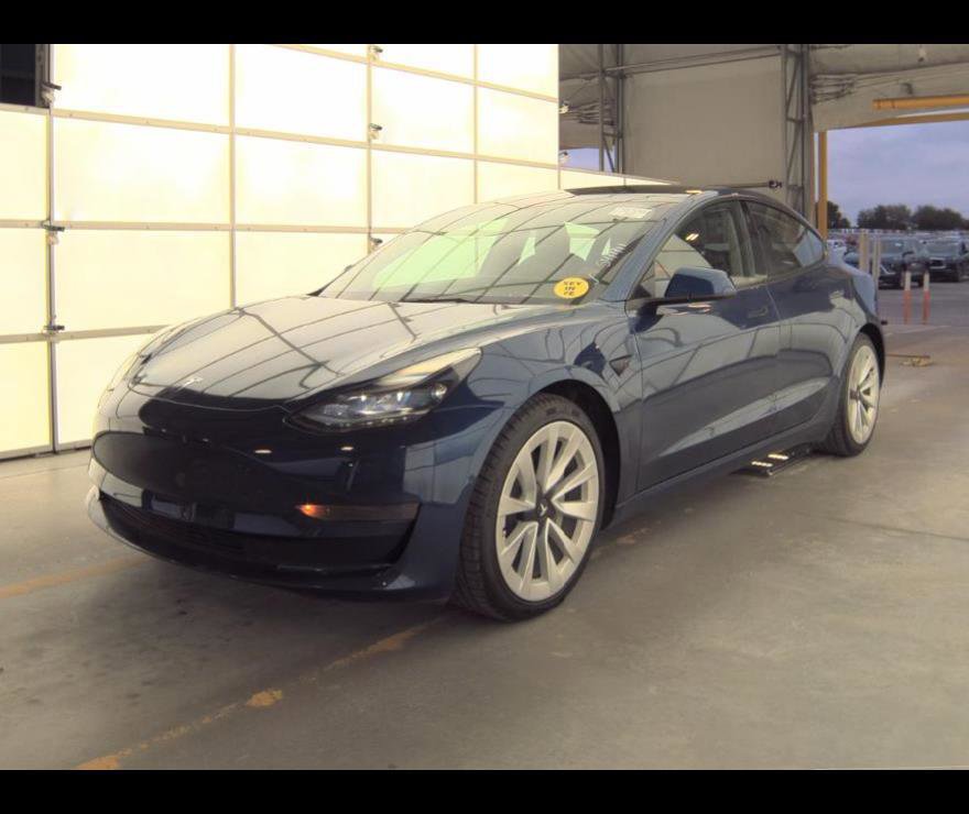 Used 2022 Tesla Model 3 Standard Range image 2