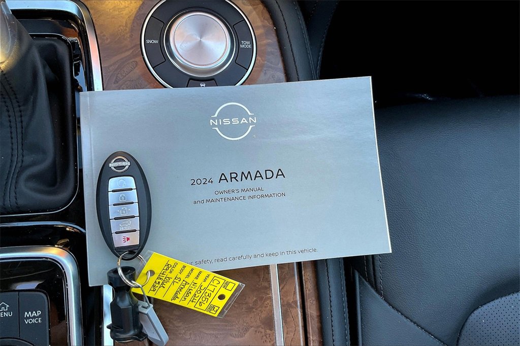 Used 2024 Nissan Armada SL w/ Captain's Chairs Package image 10