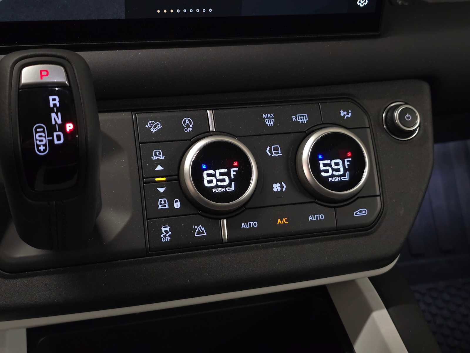 Used 2025 Land Rover Defender 130 S image 29