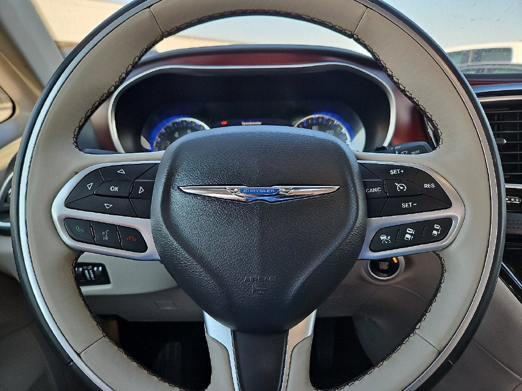 Certified 2017 Chrysler Pacifica Limited w/ Advanced Safetytec Group FWD image 30