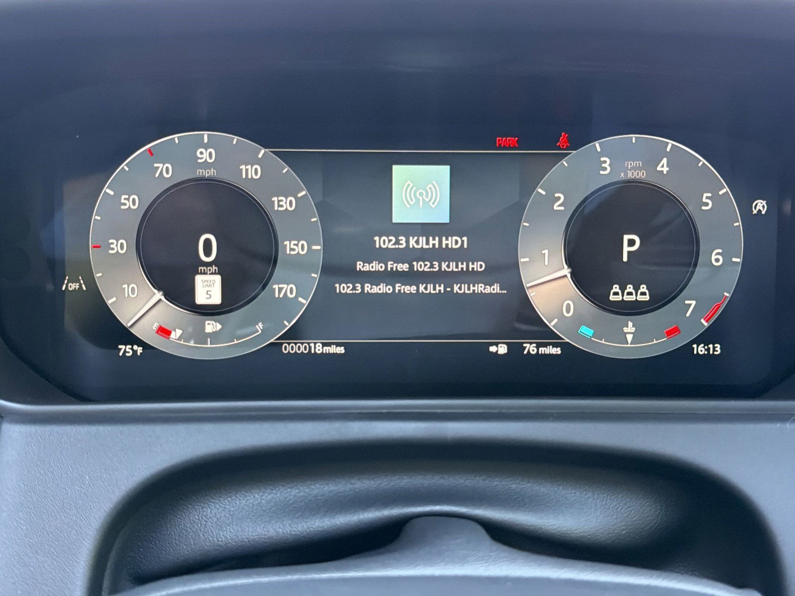 New 2026 Land Rover Range Rover Velar Dynamic SE AWD/4WD image 19