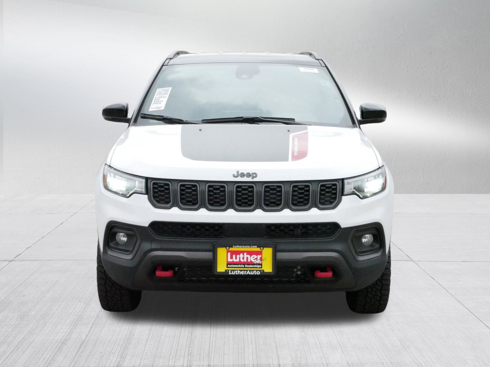 Used 2024 Jeep Compass Trailhawk image 2