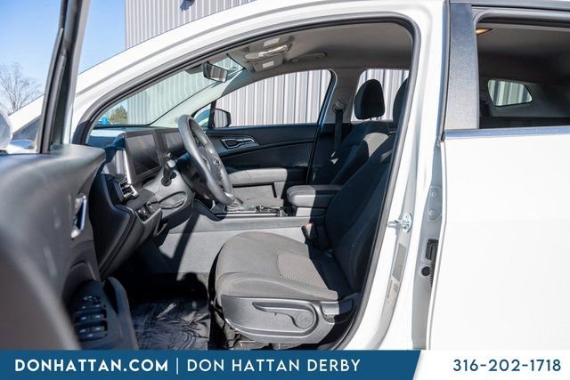 Used 2024 Kia Sportage LX image 5