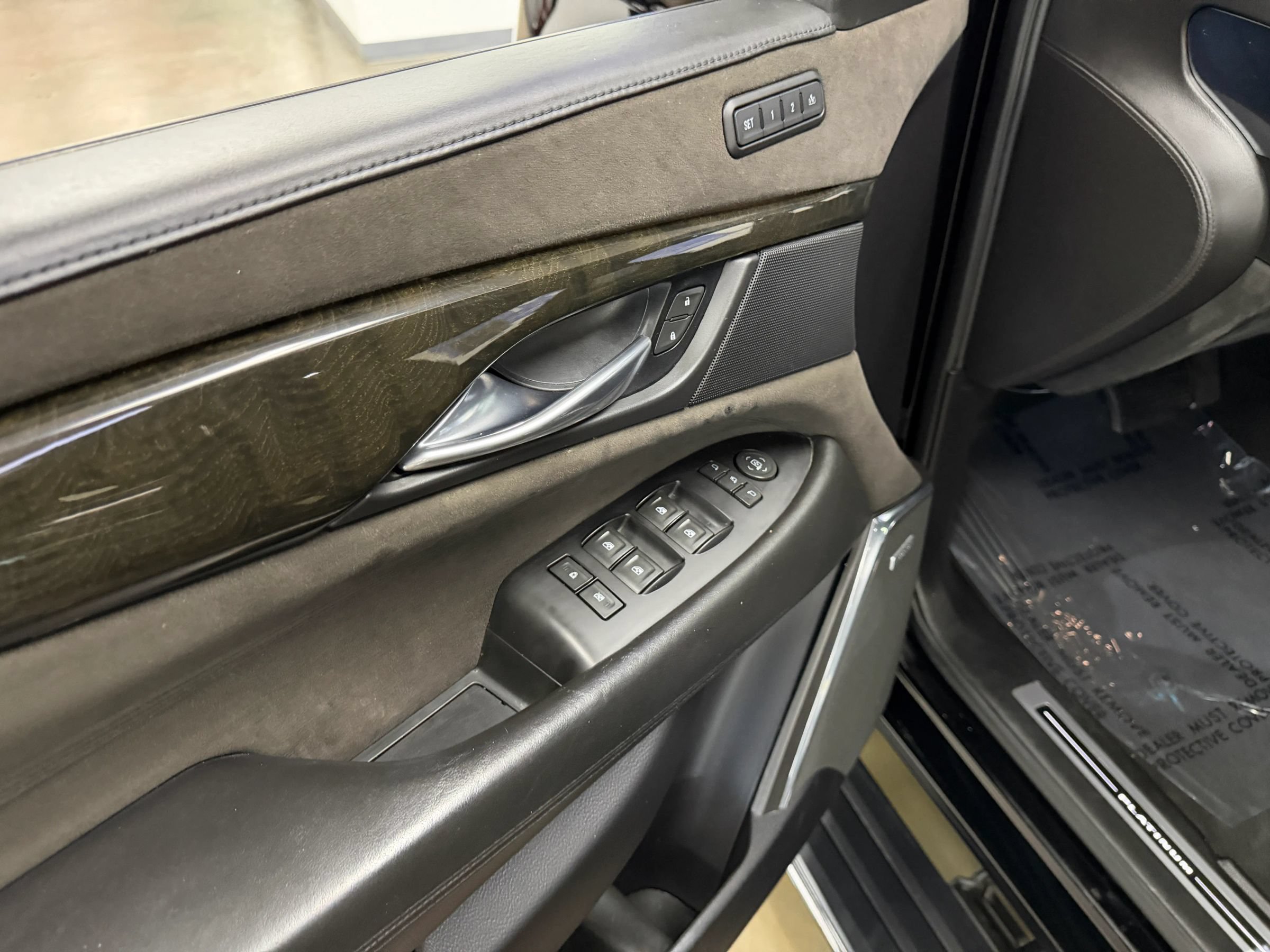 Used 2018 Cadillac Escalade Platinum RWD image 30