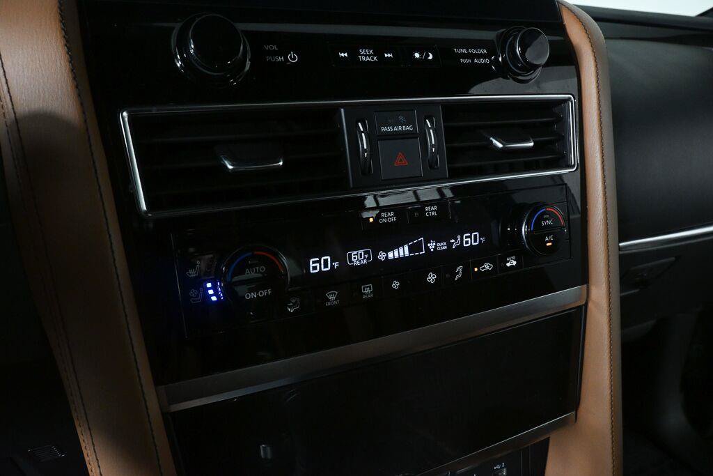 Used 2024 INFINITI QX80 Sensory AWD/4WD image 15