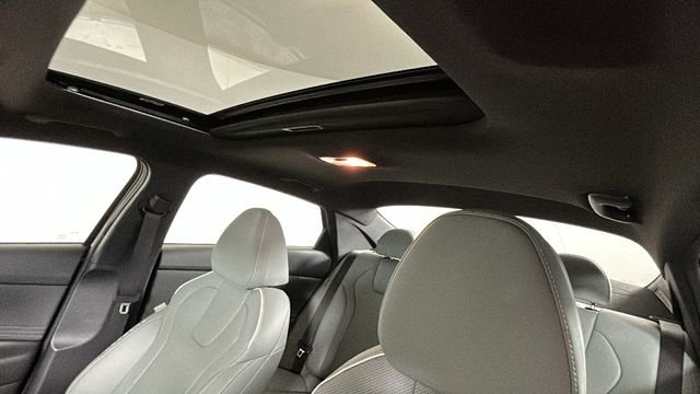 Certified 2025 Hyundai Elantra Limited FWD image 13