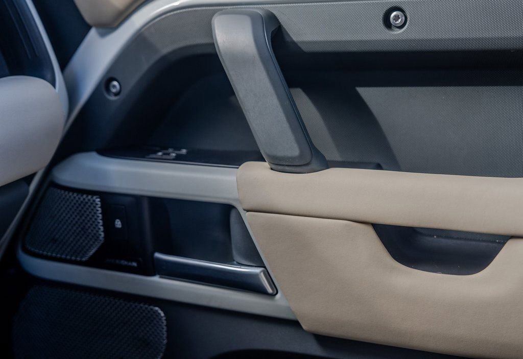 Used 2024 Land Rover Defender 130 S image 14