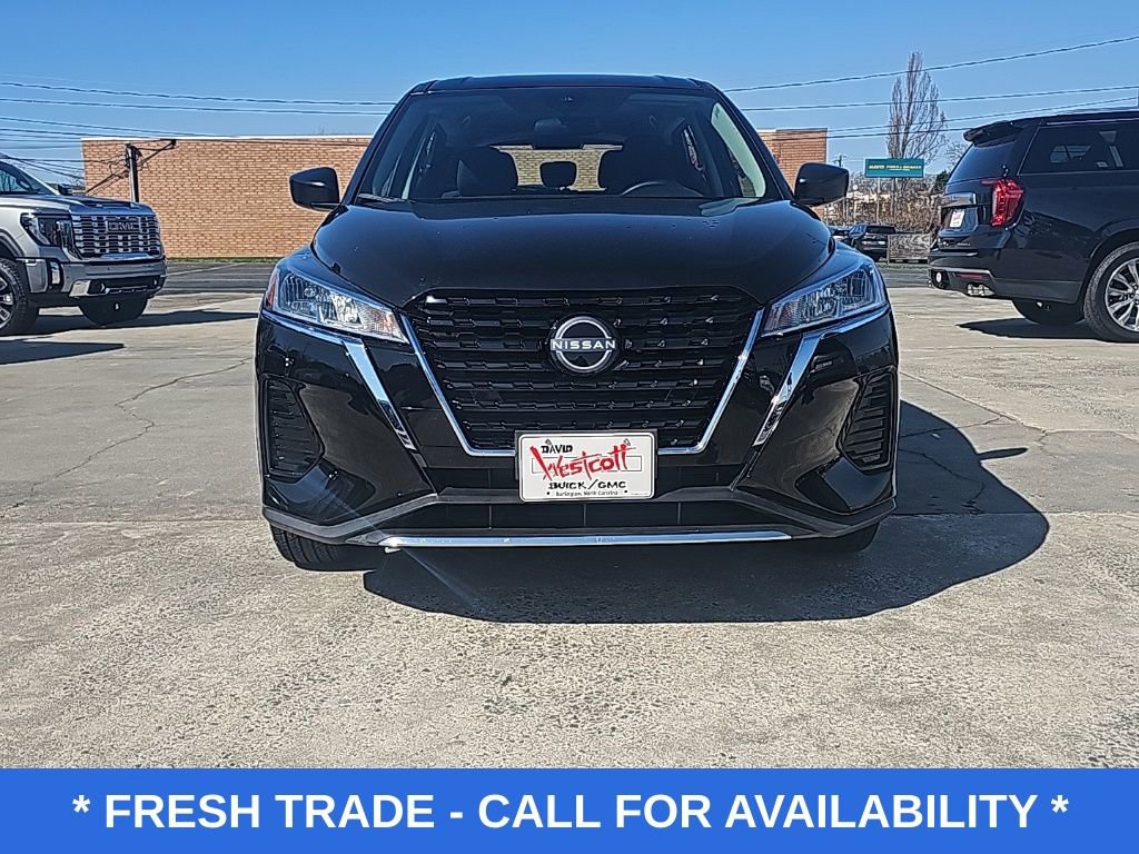Used 2023 Nissan Kicks S image 3