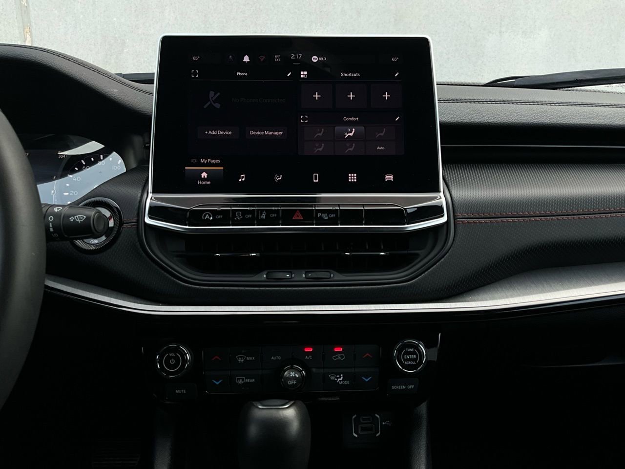 Used 2025 Jeep Compass Trailhawk image 26