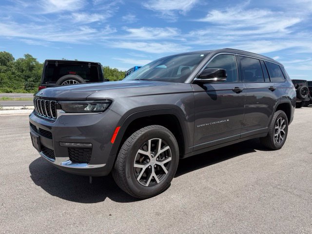 Used 2023 Jeep Grand Cherokee L Limited AWD/4WD image 8