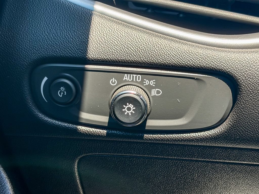 Used 2022 Chevrolet Malibu LS FWD image 55
