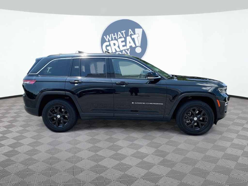 Used 2022 Jeep Grand Cherokee Limited AWD/4WD image 4