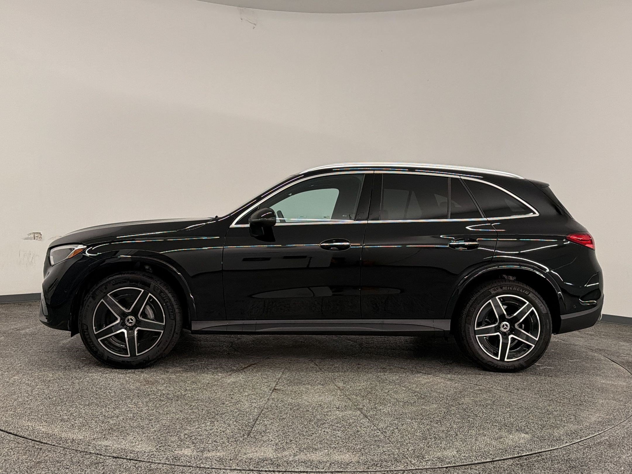 Certified 2026 Mercedes-Benz GLC 300 image 2