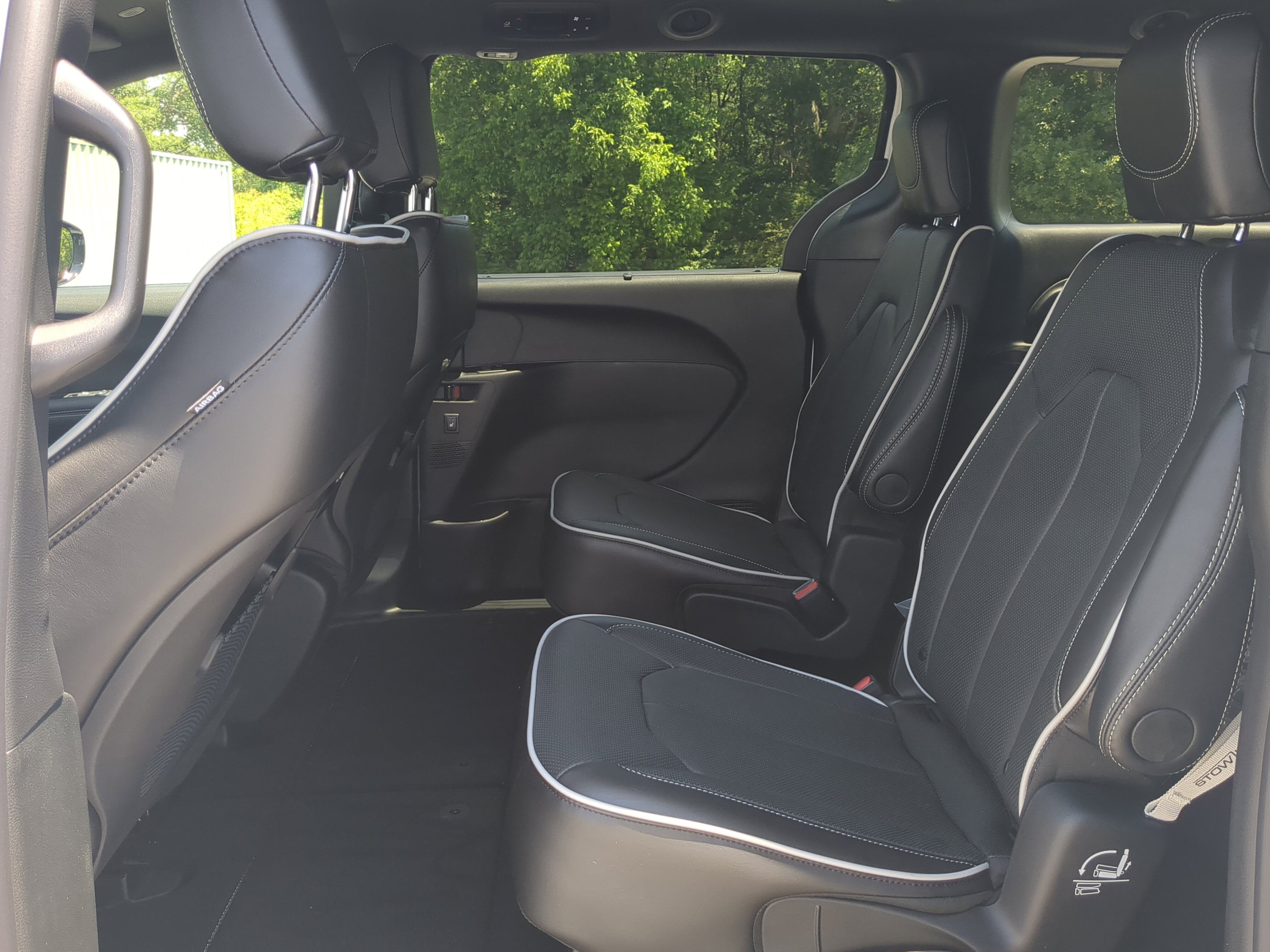 New 2027 Chrysler Pacifica Limited FWD image 12