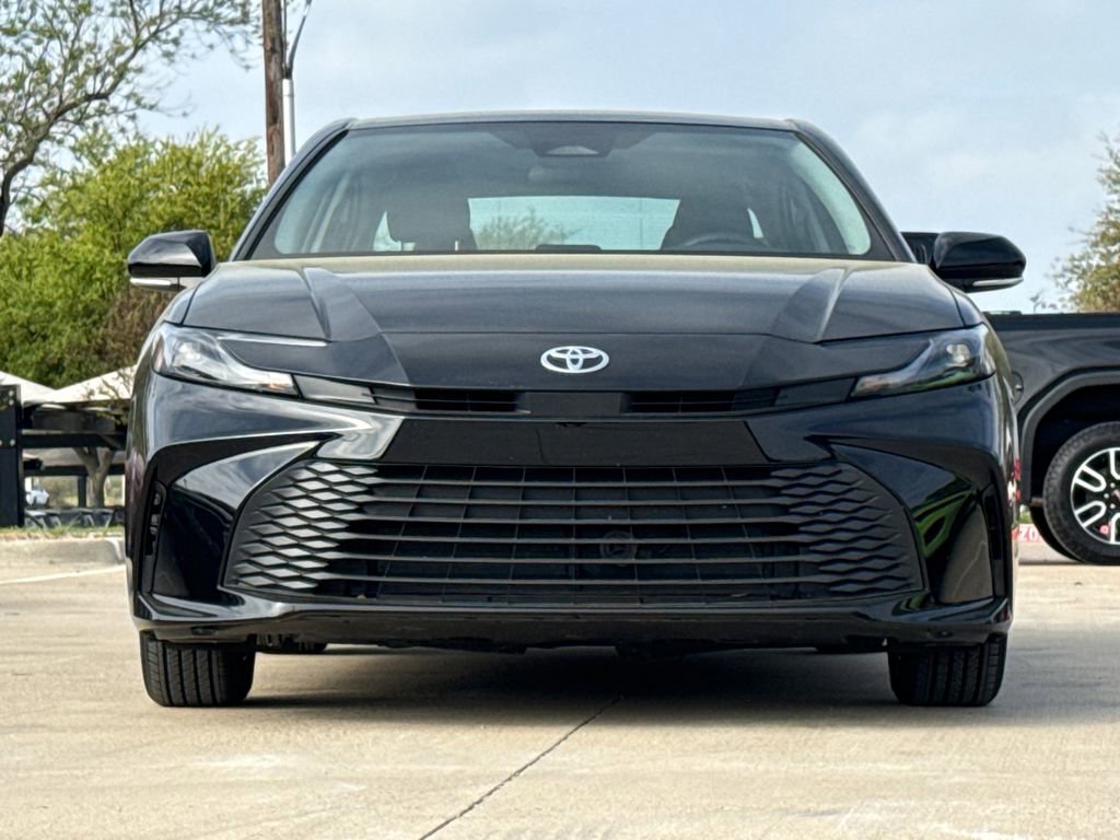 Used 2025 Toyota Camry LE video 2