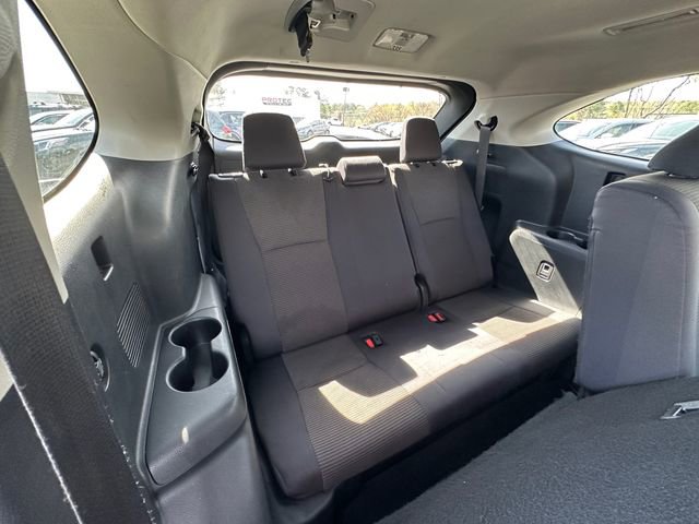 Used 2024 Toyota Highlander LE FWD image 18