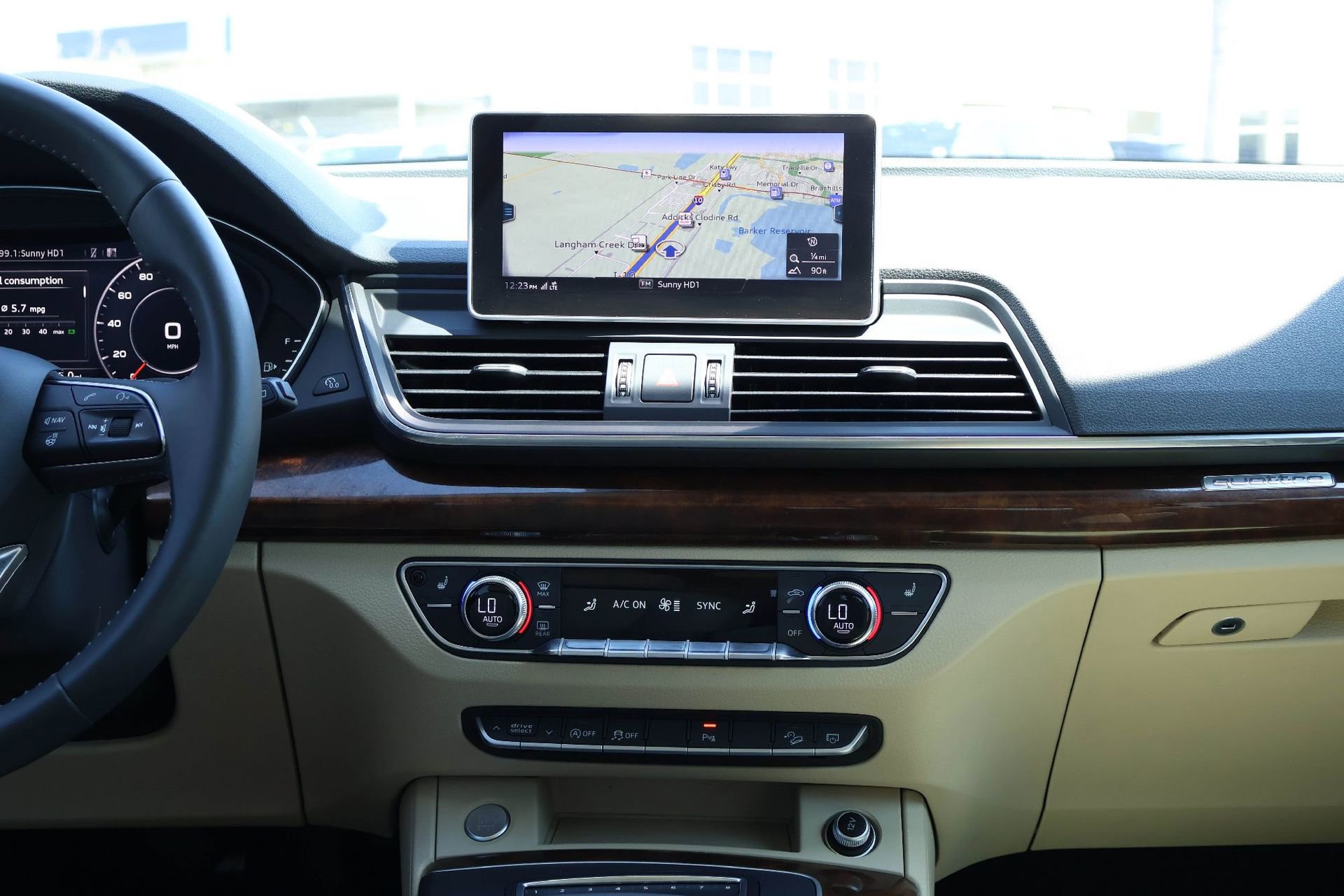 Used 2018 Audi Q5 2.0T Premium Plus w/ Premium Plus Package image 16