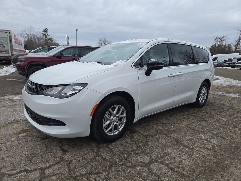 New 2026 Chrysler Pacifica Select w/ S Appearance Package image 9