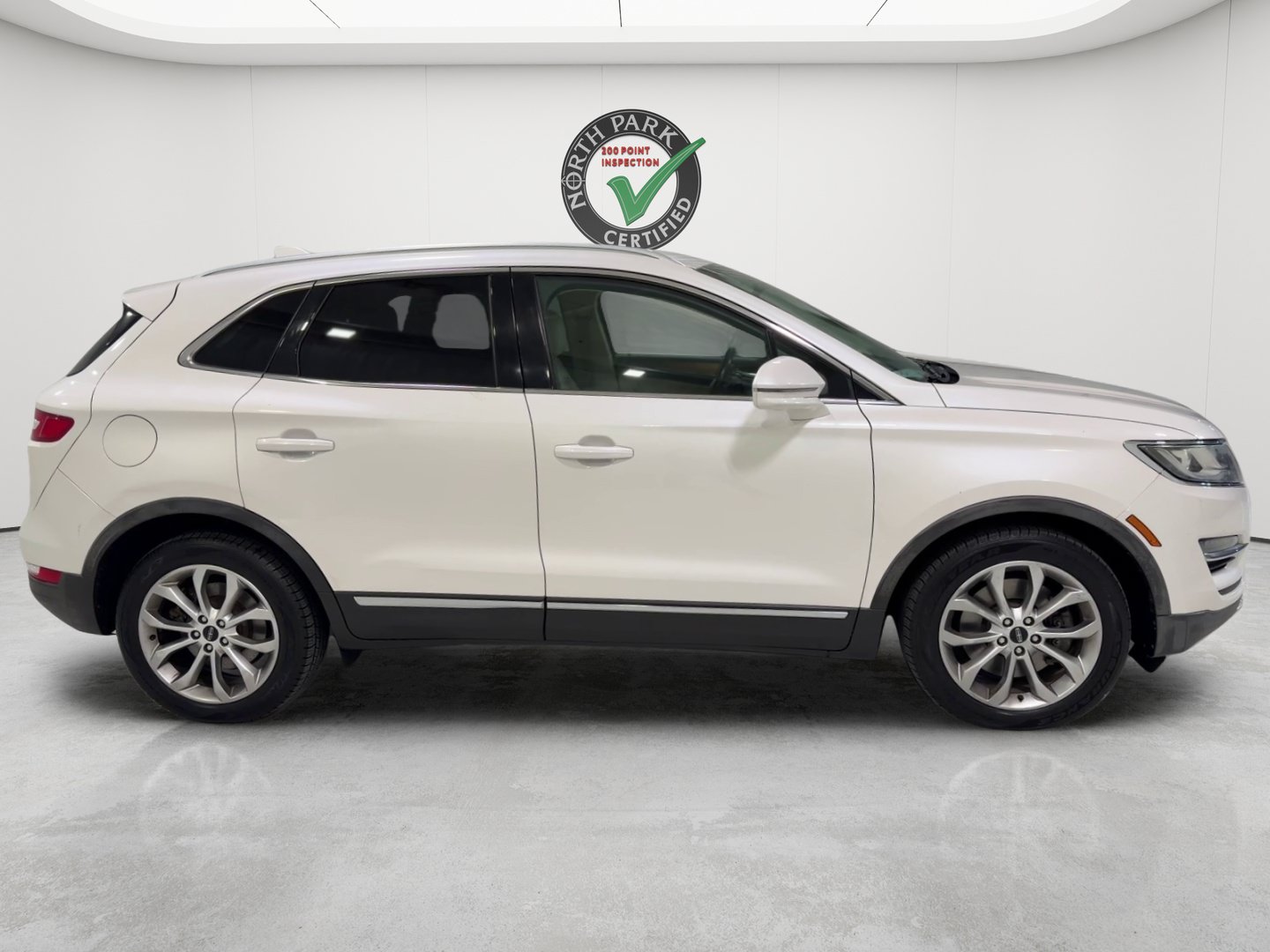 Used 2015 Lincoln MKC FWD w/ Equipment Group 101A Select image 6