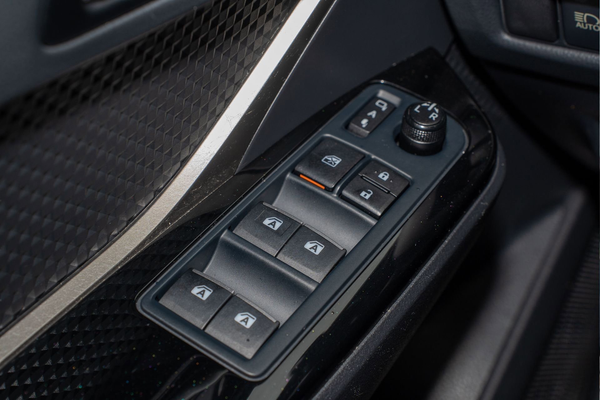 Used 2019 Toyota C-HR XLE image 25