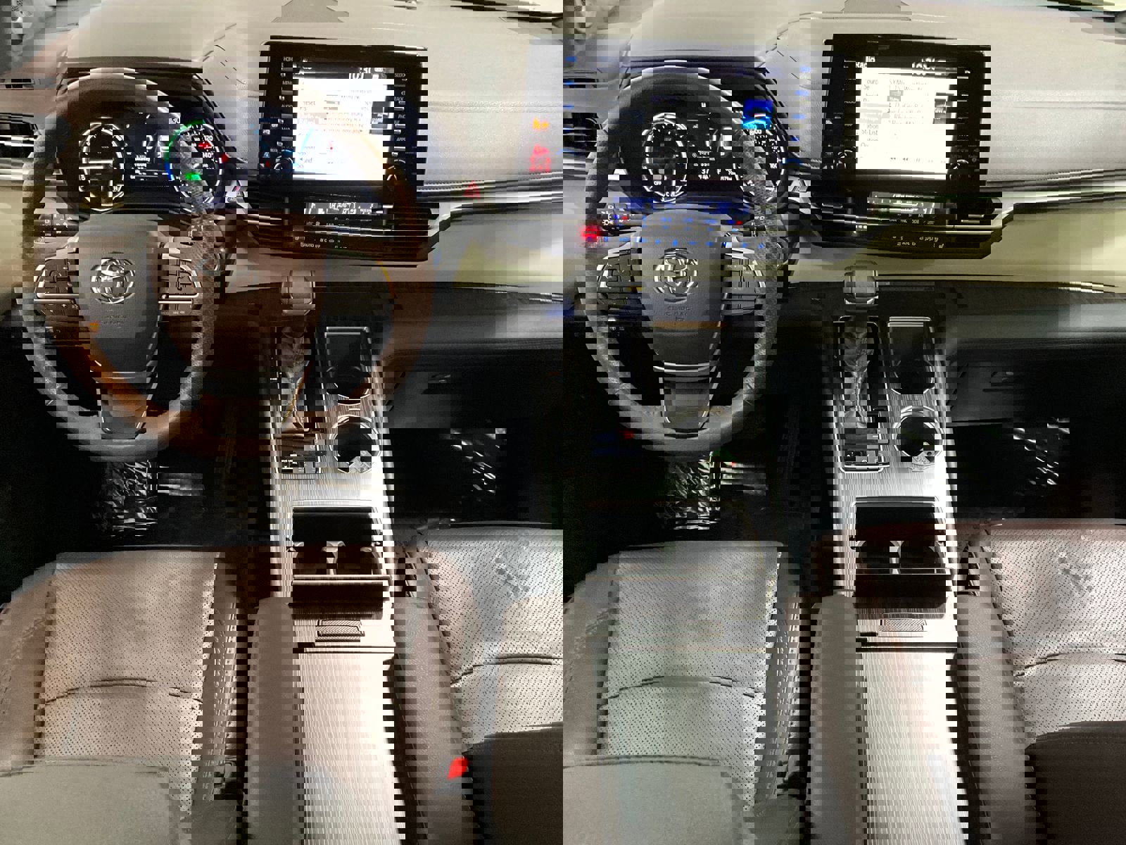 Used 2021 Toyota Sienna Limited image 13