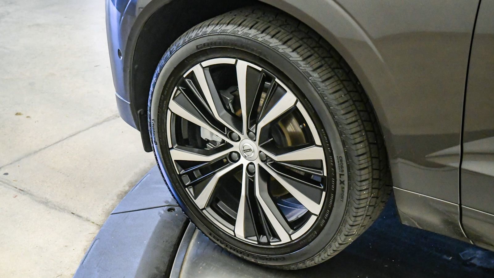 Certified 2023 Volvo XC60 B5 Plus w/ Climate Package AWD/4WD image 10
