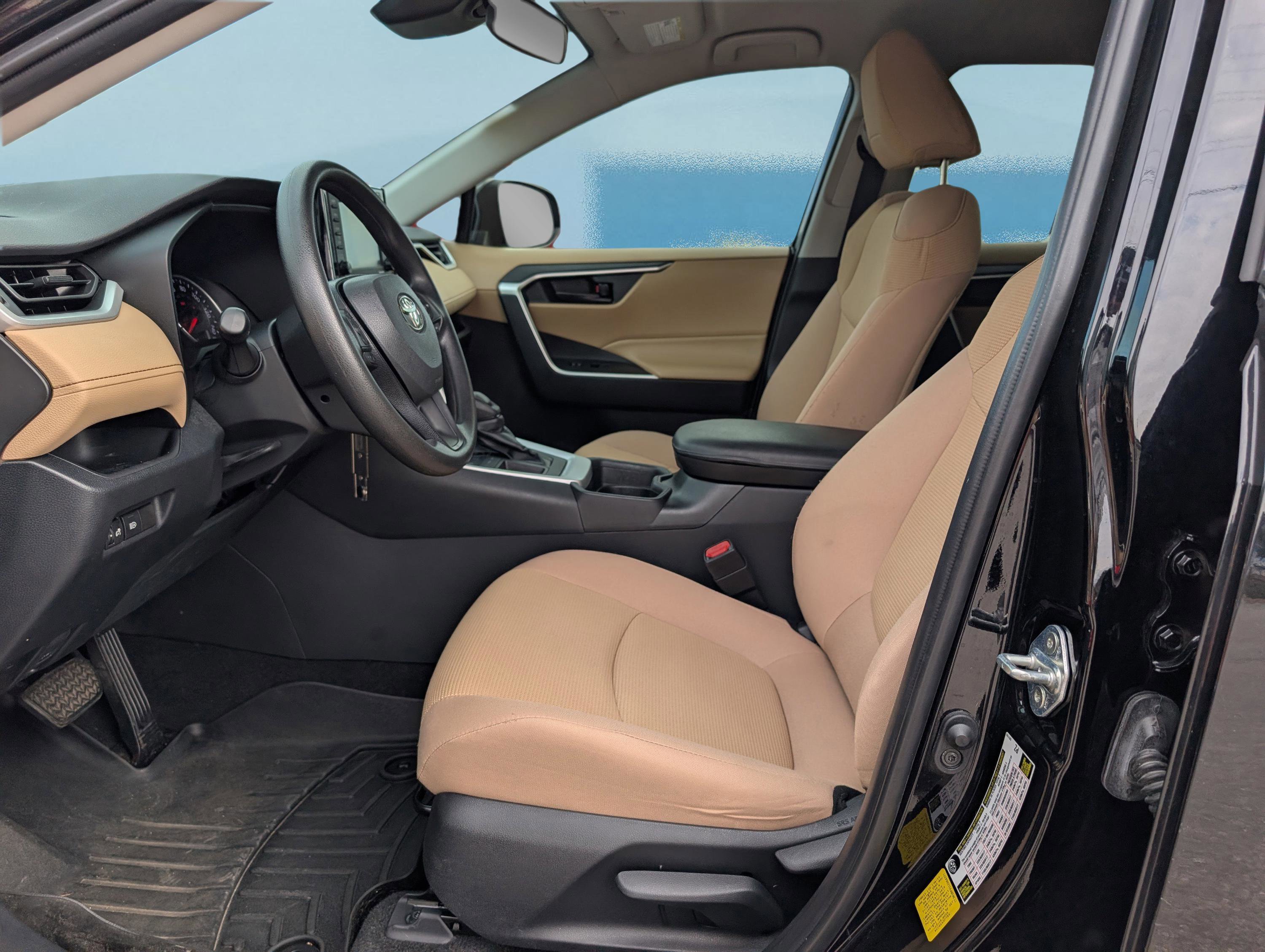 Used 2020 Toyota RAV4 LE image 17