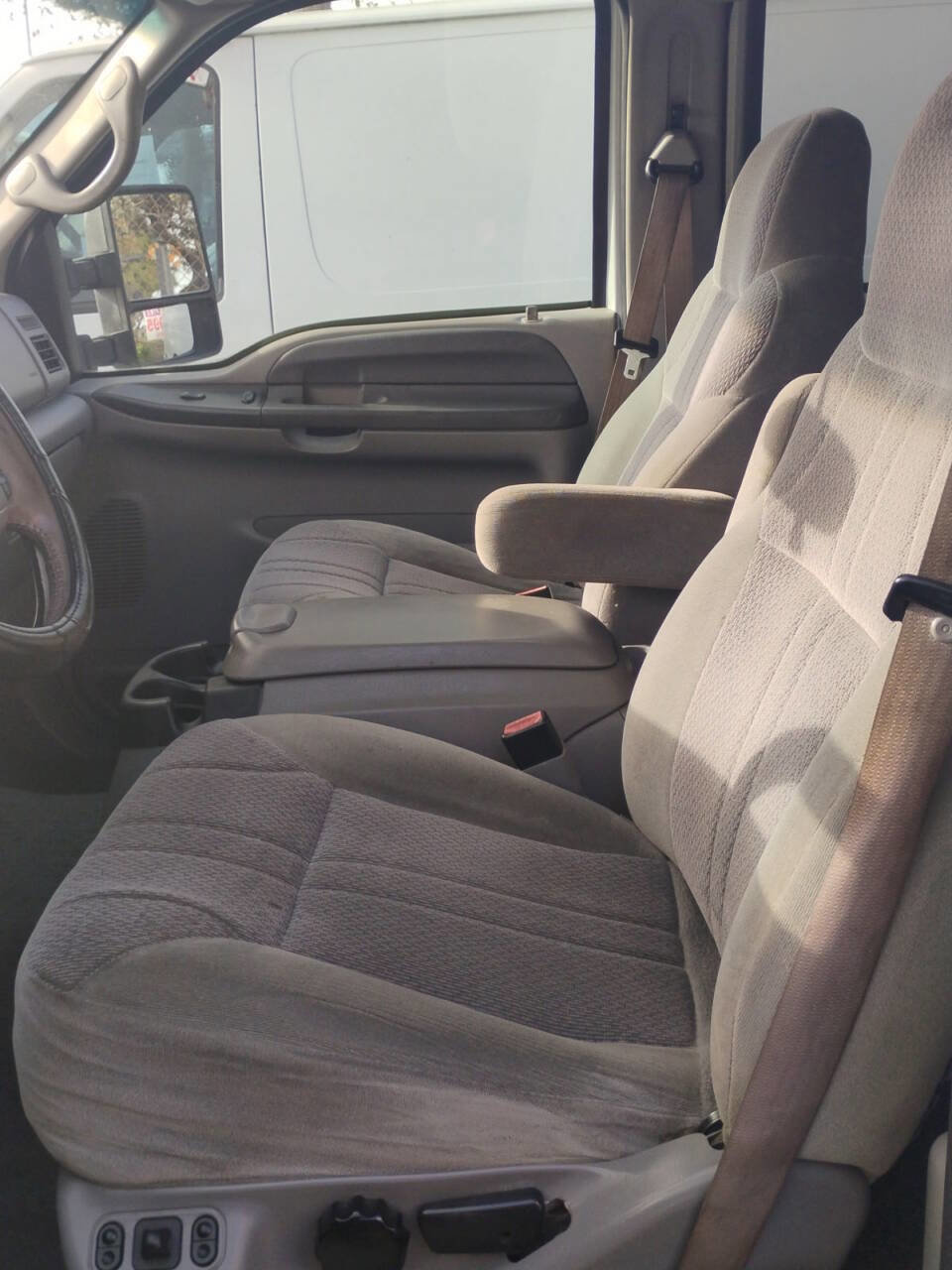 Used 2001 Ford Excursion XLT image 6