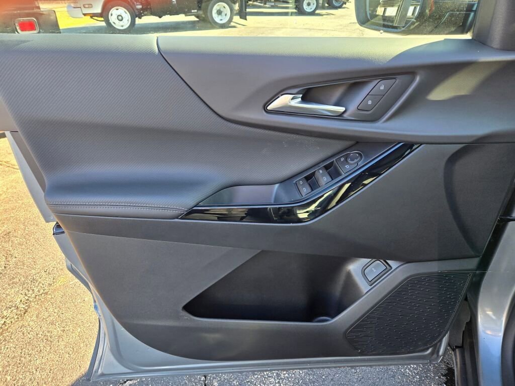 New 2026 Chevrolet Equinox LT w/ Convenience Package II image 18