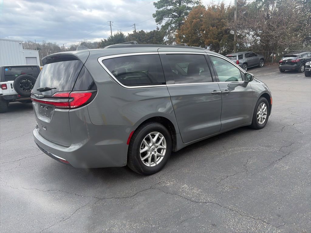 Used 2022 Chrysler Pacifica Touring-L image 7