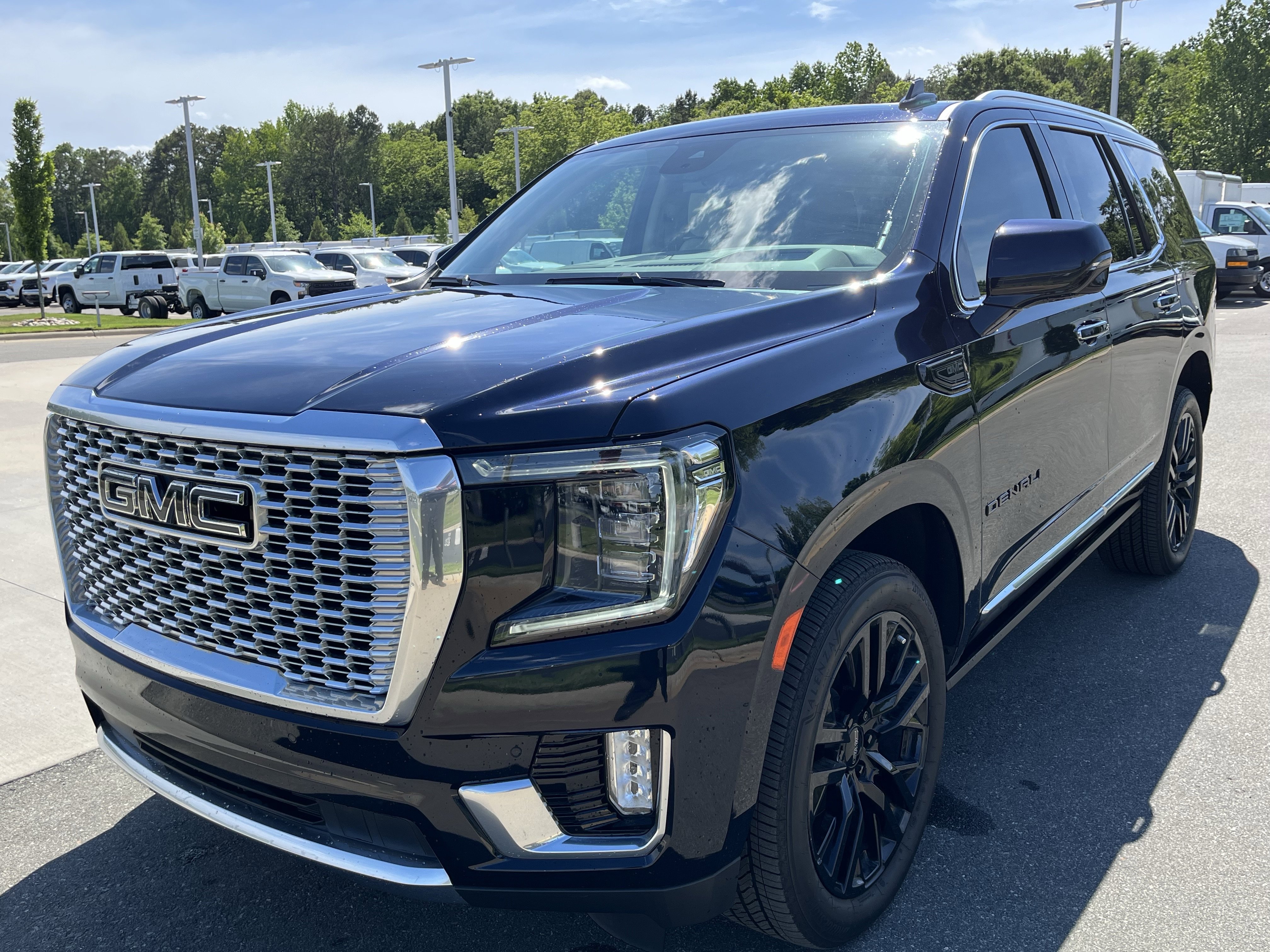 Used 2023 GMC Yukon Denali AWD/4WD image 5