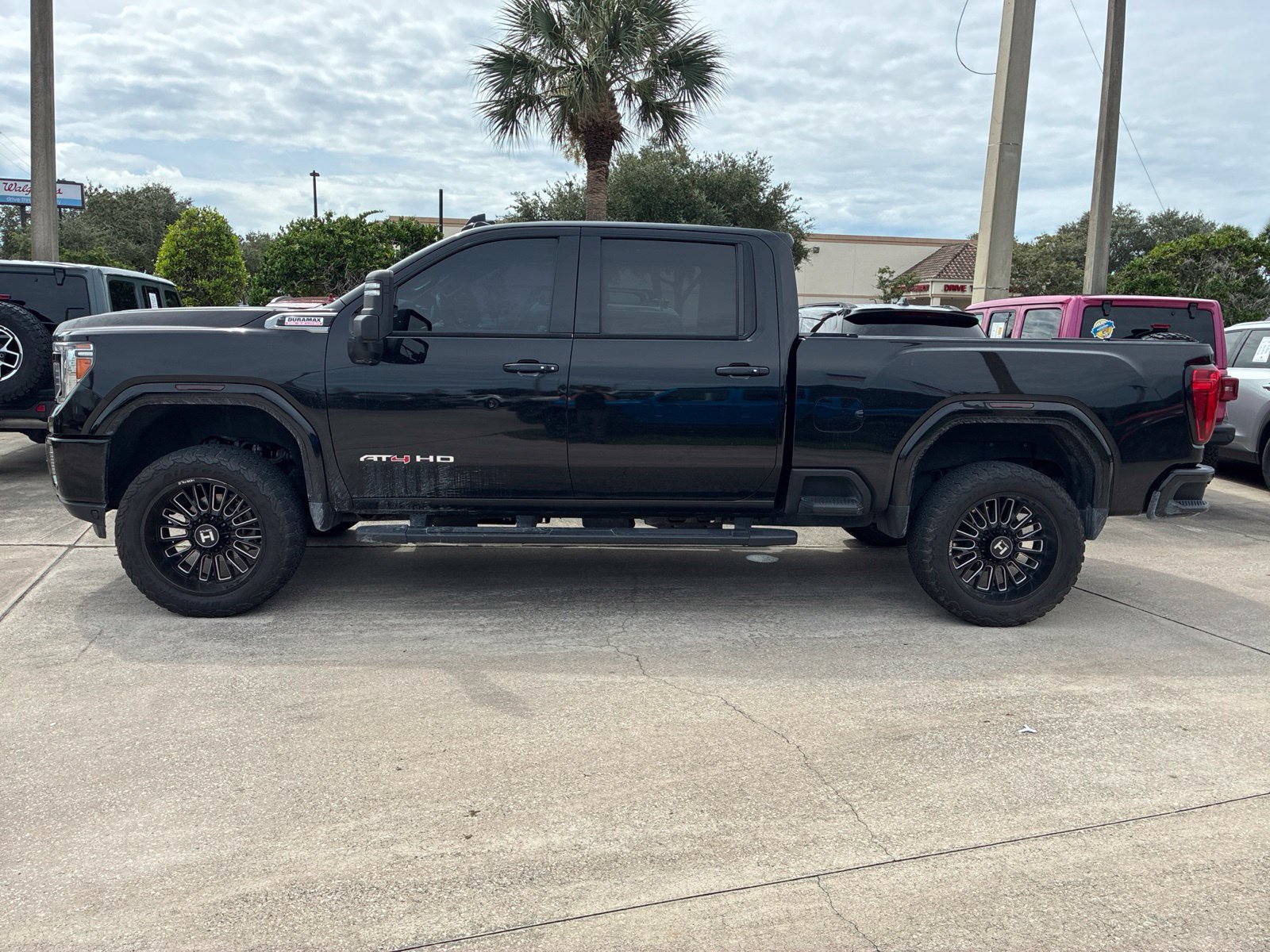 Used 2020 GMC Sierra 2500 AT4 w/ AT4 Premium Package AWD/4WD image 2