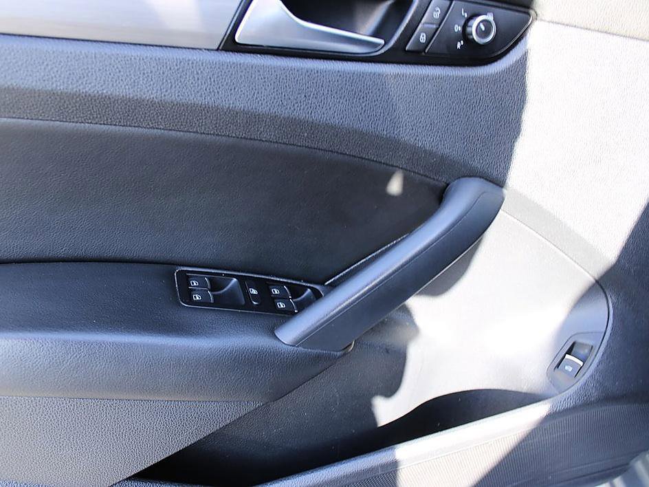 Used 2014 Volkswagen Passat 1.8T SE image 9