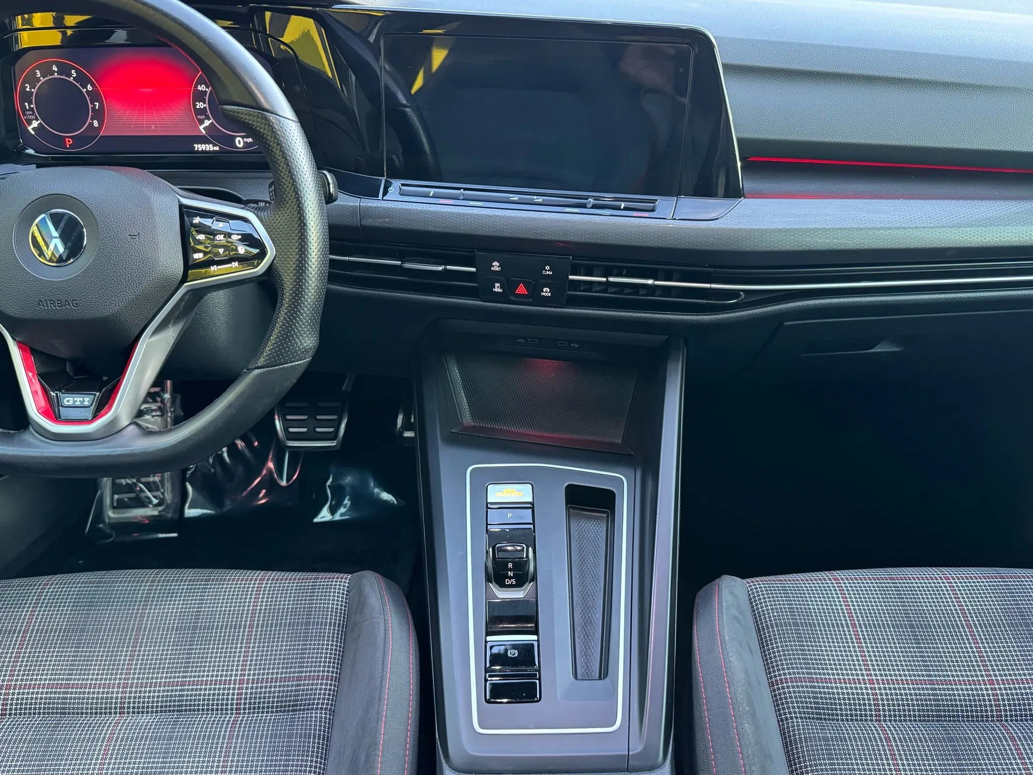 Used 2022 Volkswagen GTI SE image 15
