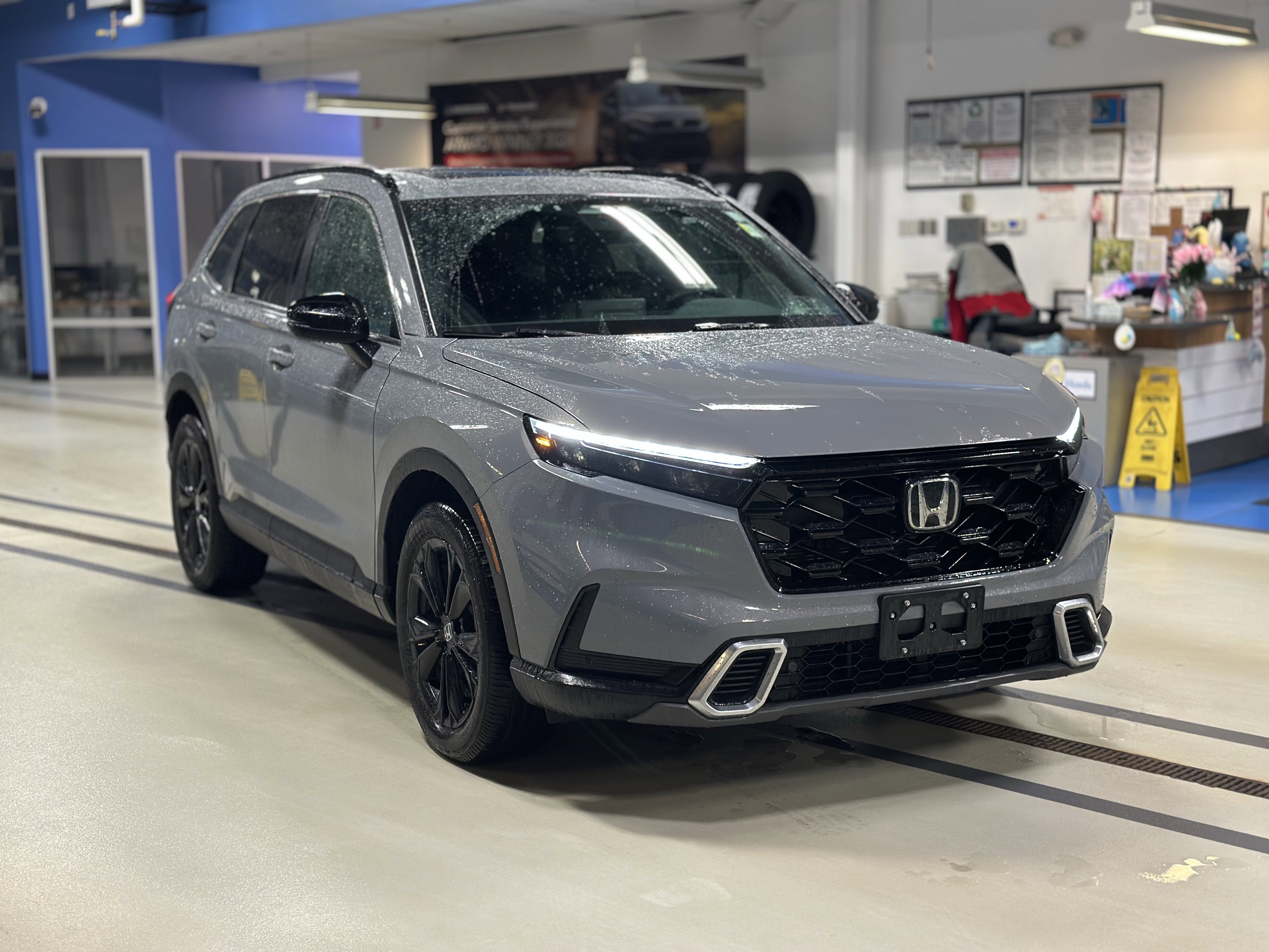 Used 2024 Honda CR-V Sport Touring image 3