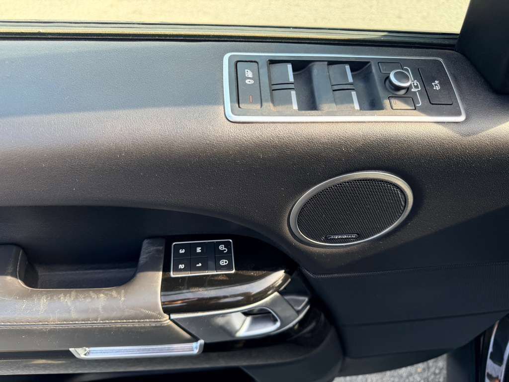 Used 2017 Land Rover Range Rover Supercharged image 18