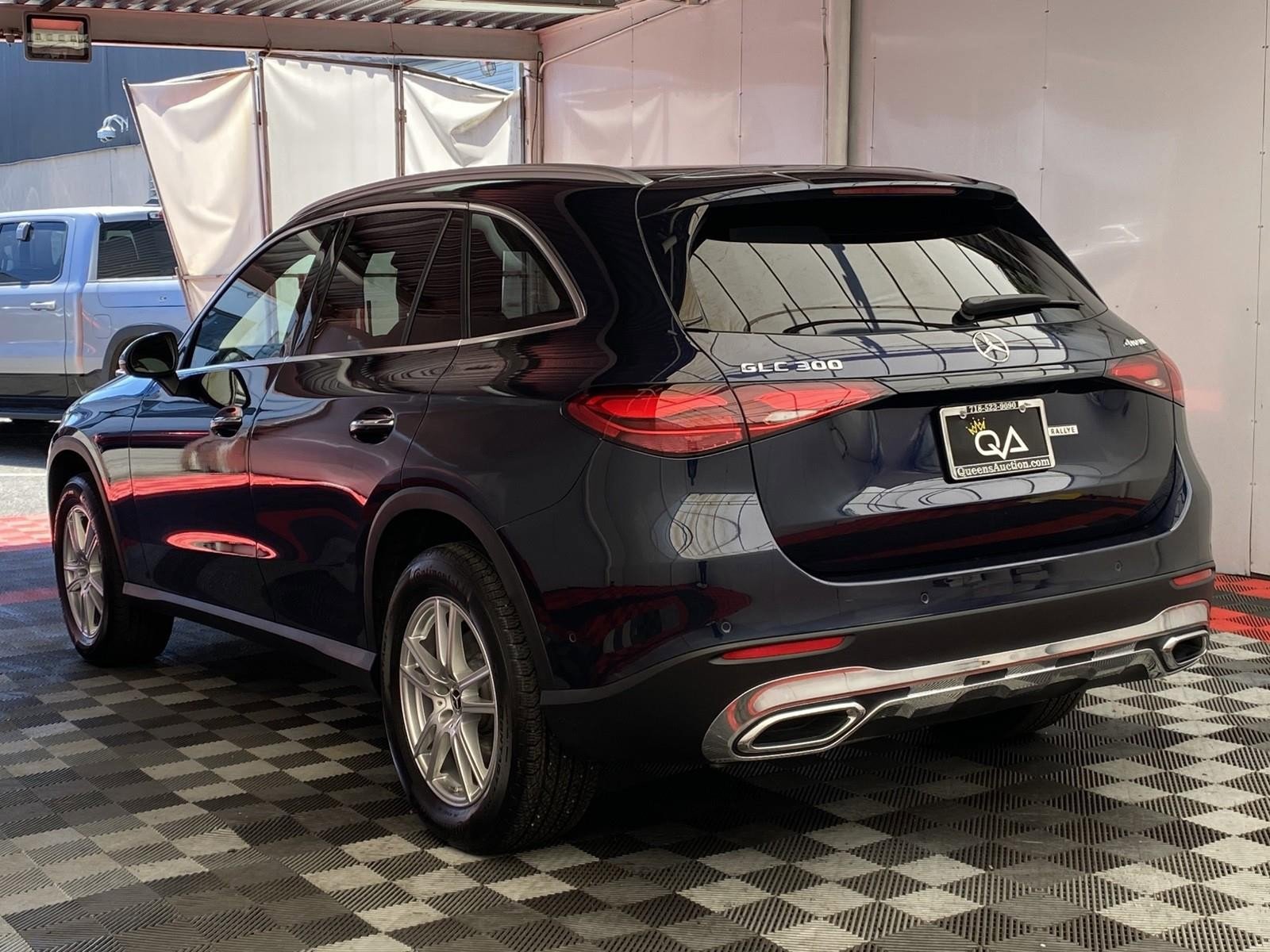 Used 2023 Mercedes-Benz GLC 300 4MATIC image 4