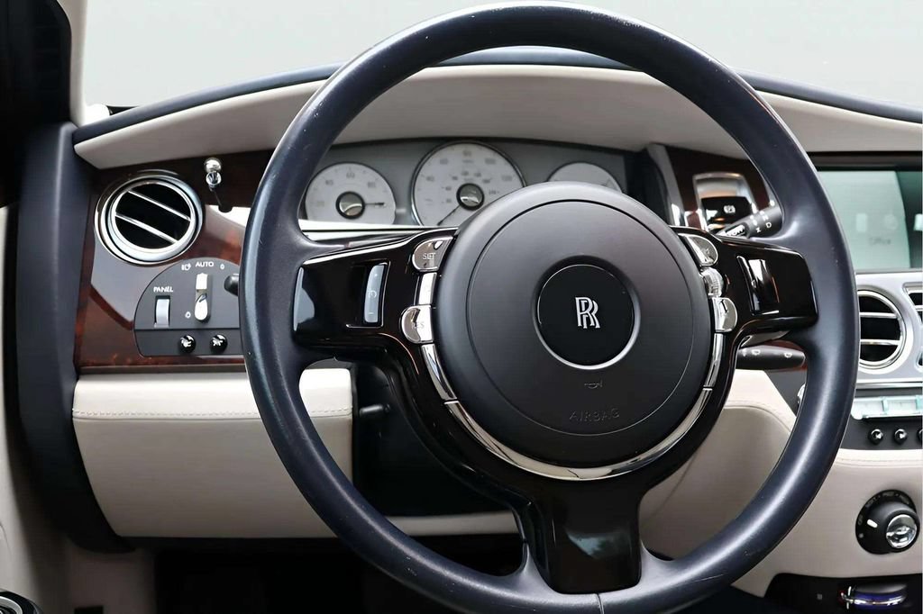 Used 2016 Rolls-Royce Ghost RWD image 12