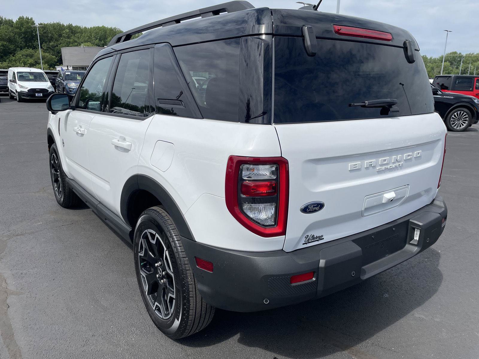 Used 2025 Ford Bronco Sport Outer Banks w/ Outer Banks Tech Package+ AWD/4WD image 3