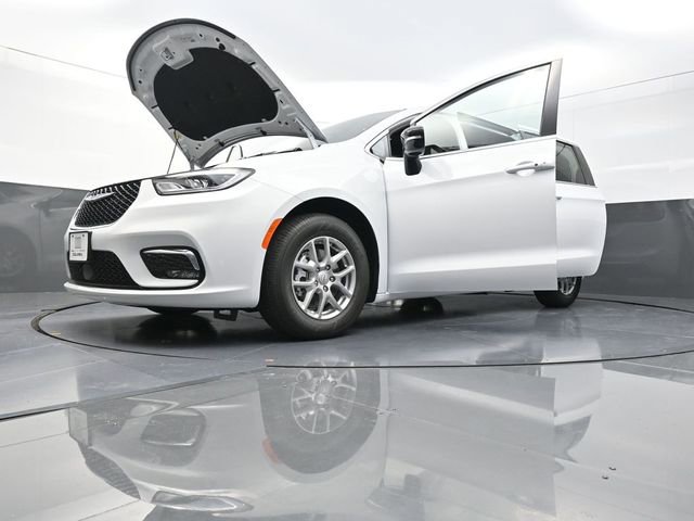 New 2026 Chrysler Pacifica Select image 29