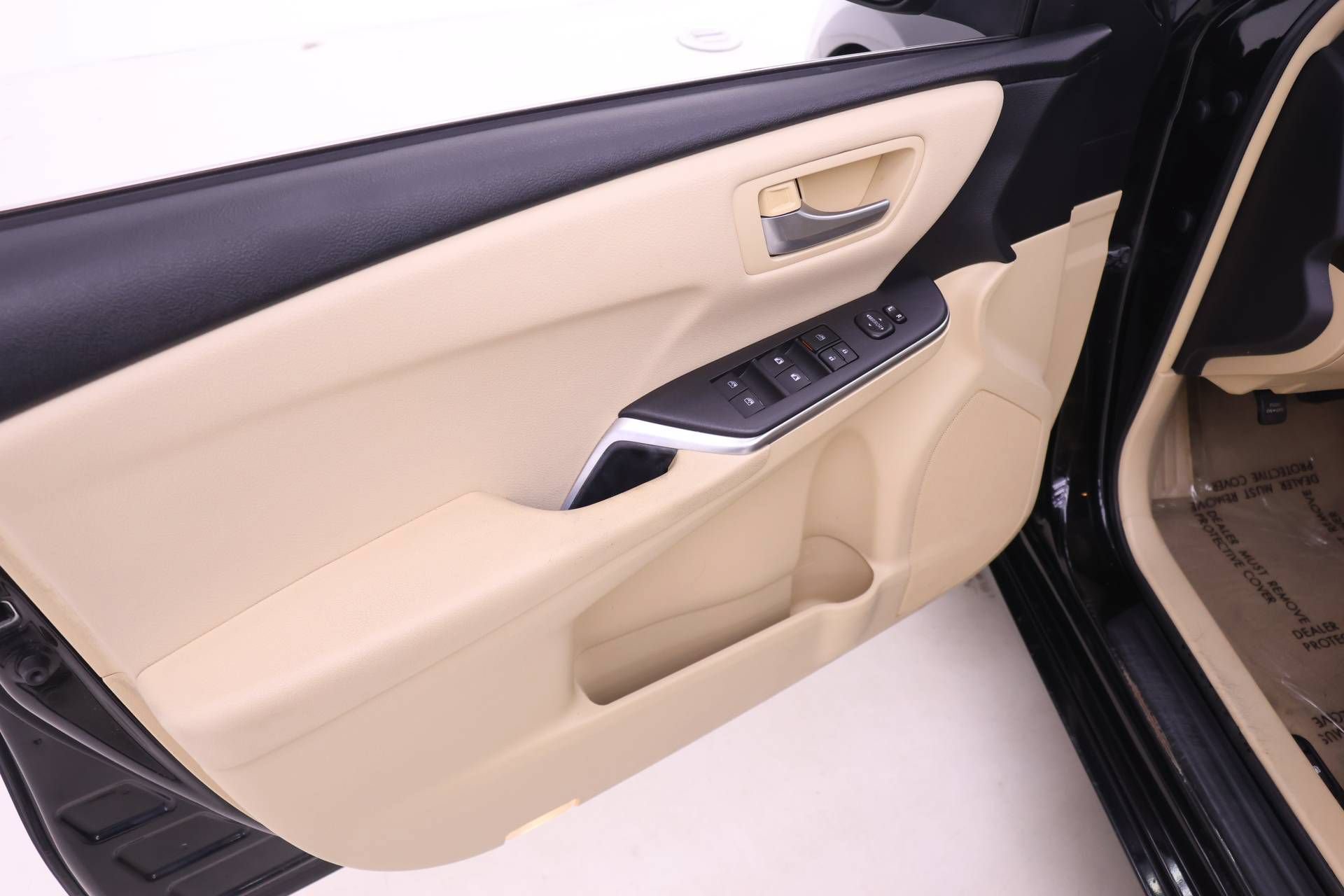 Used 2015 Toyota Camry LE FWD image 9