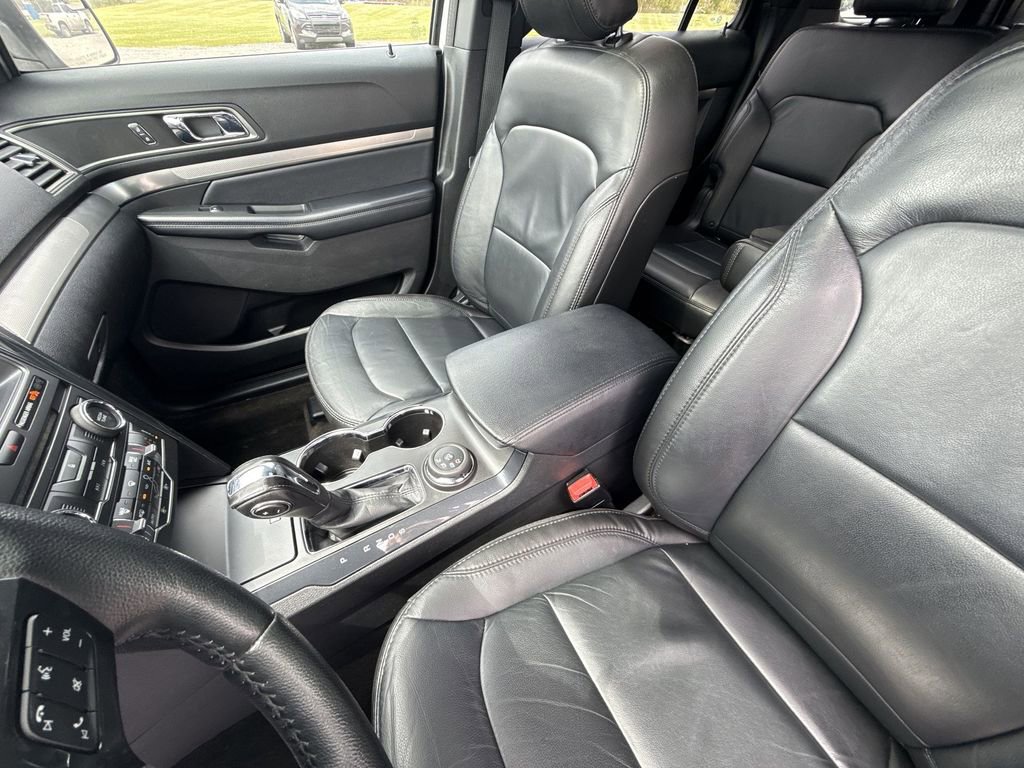 Used 2018 Ford Explorer XLT w/ Equipment Group 202A AWD/4WD image 23
