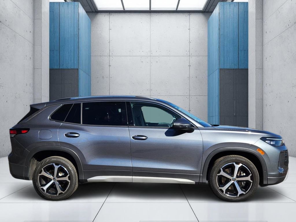 New 2025 Volkswagen Tiguan SE image 23