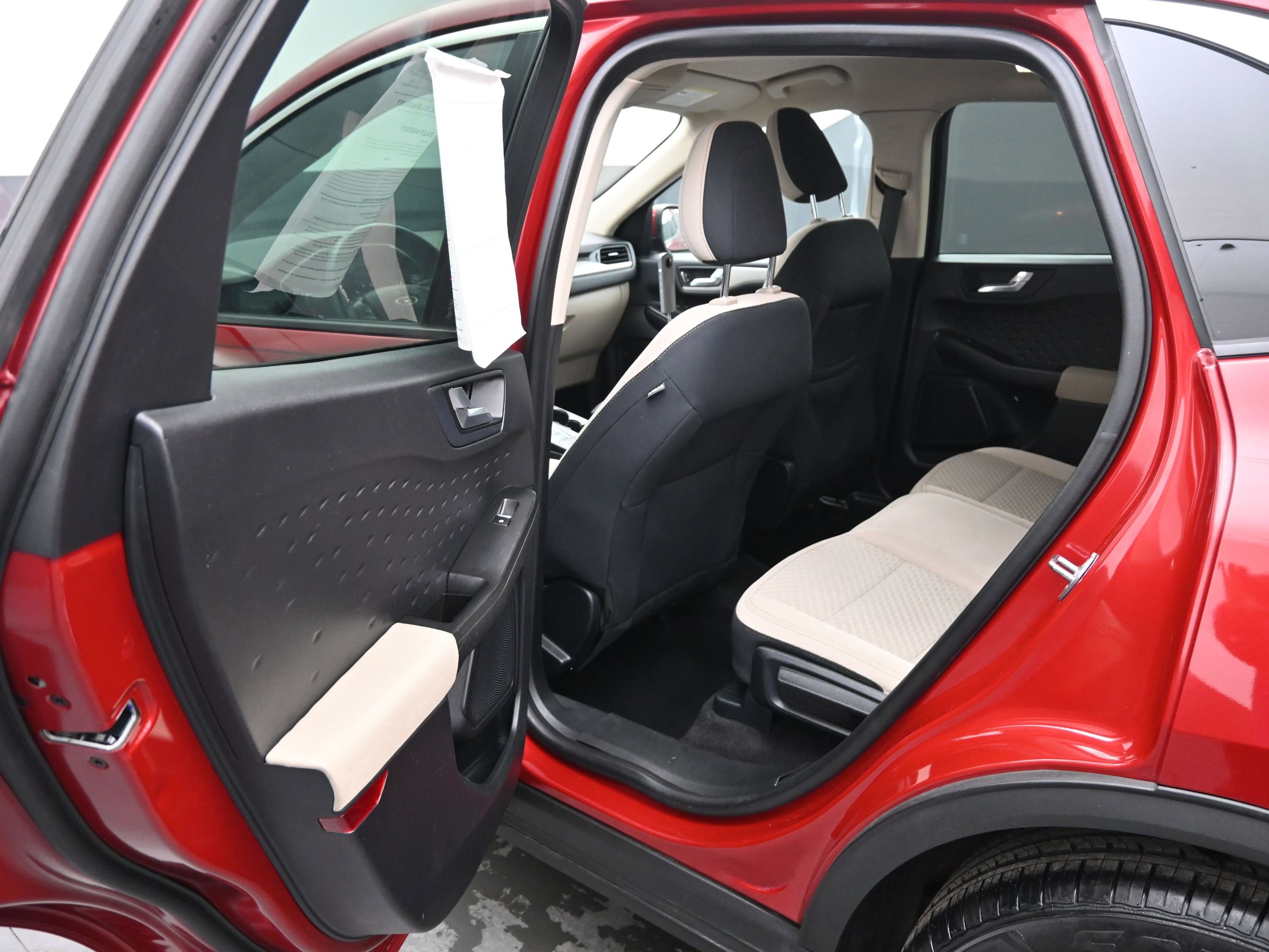 Used 2020 Ford Escape SE image 10