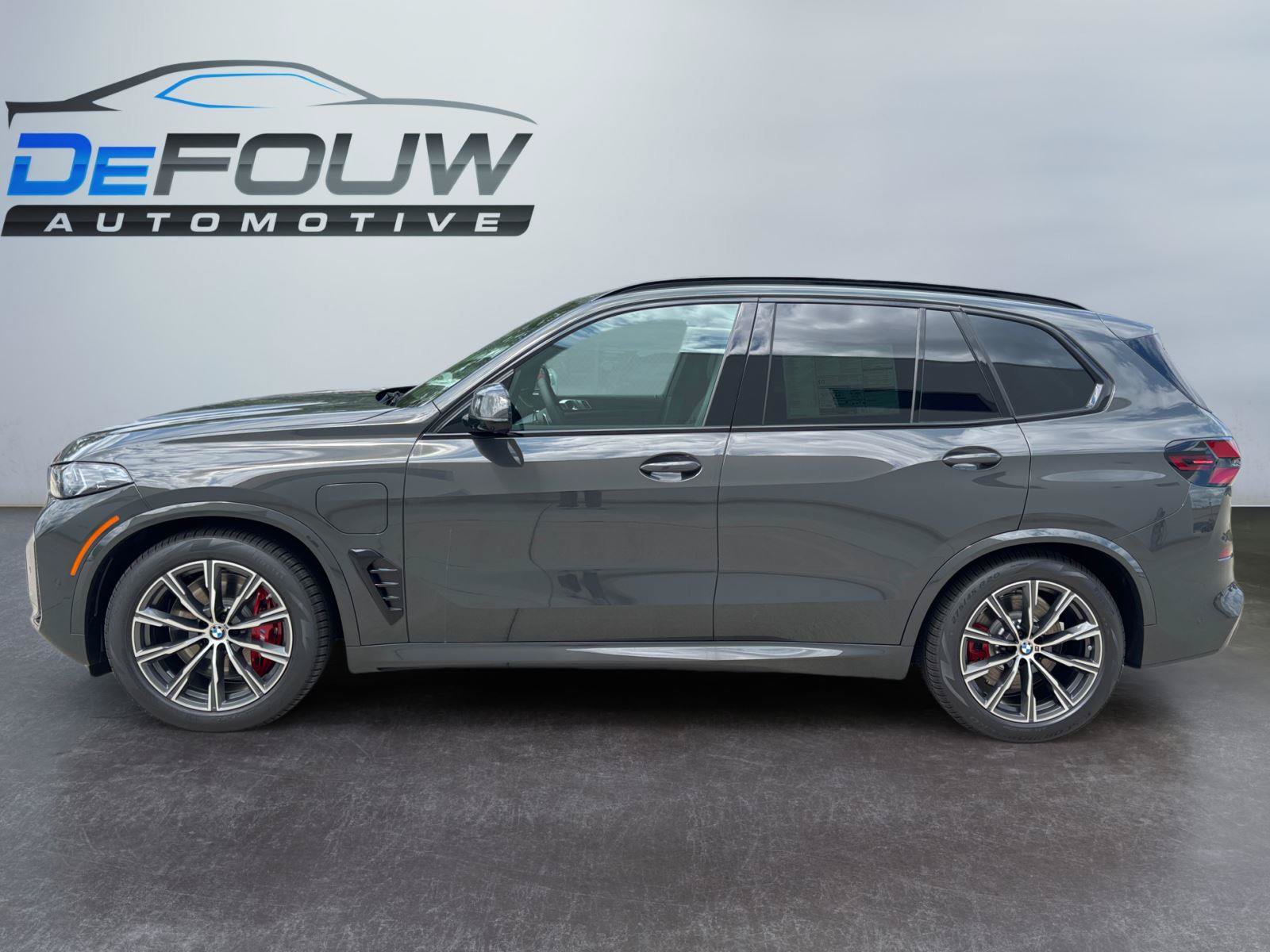 New 2026 BMW X5 xDrive50e w/ M Sport Package AWD/4WD image 18